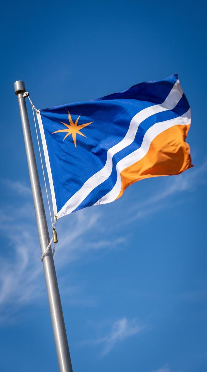 La bandera de l'illa de San Porto en un pal